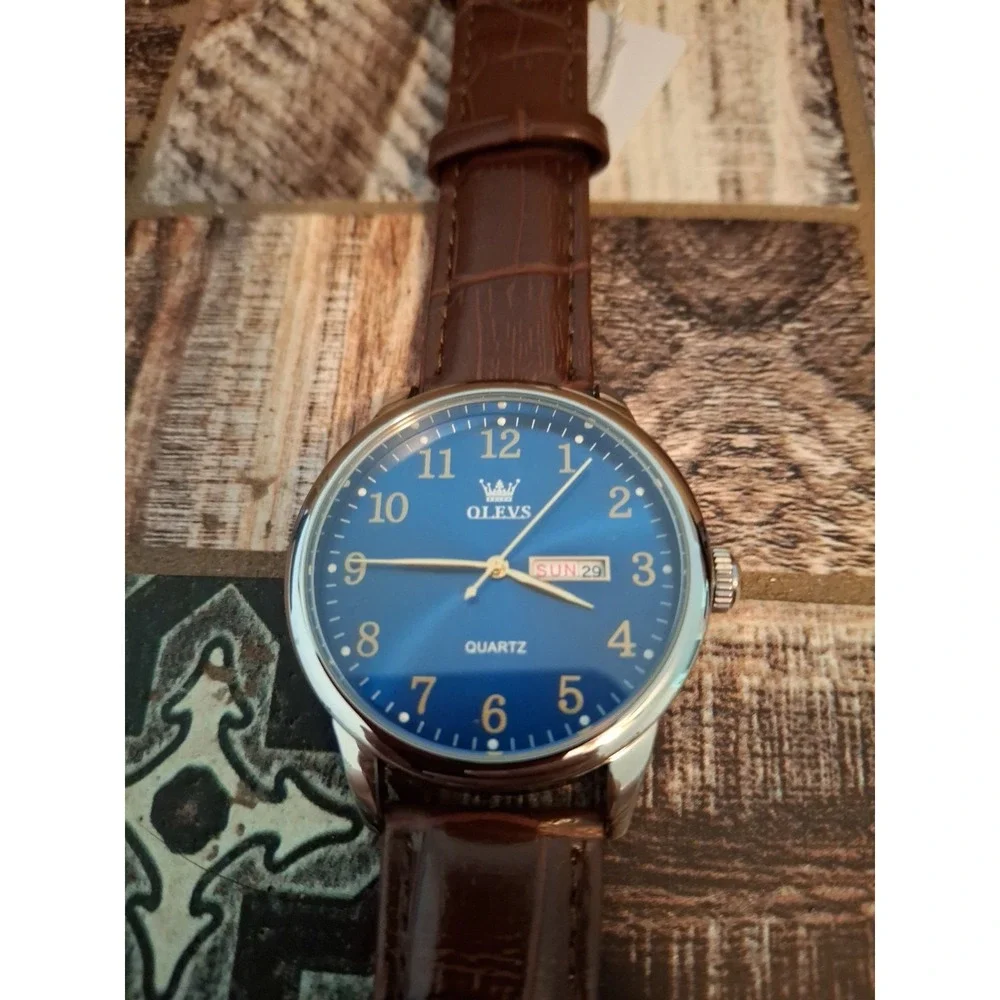 NIB OLEVS 5535G Mens Watch,Quartz Movement, Day/date, Brown Leather Band.
